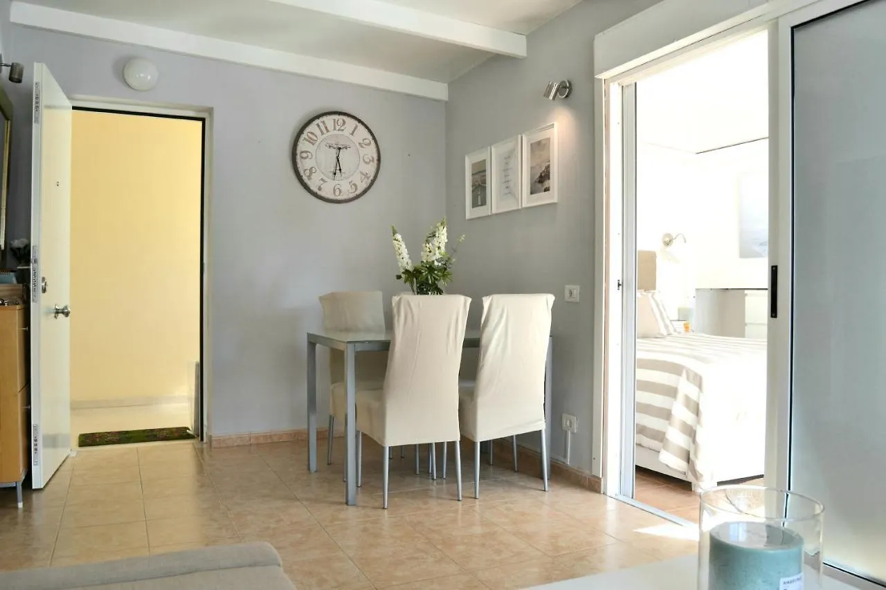 Atico En El Corazon De Santa Cruz/ Cozy Penthouse Apartment