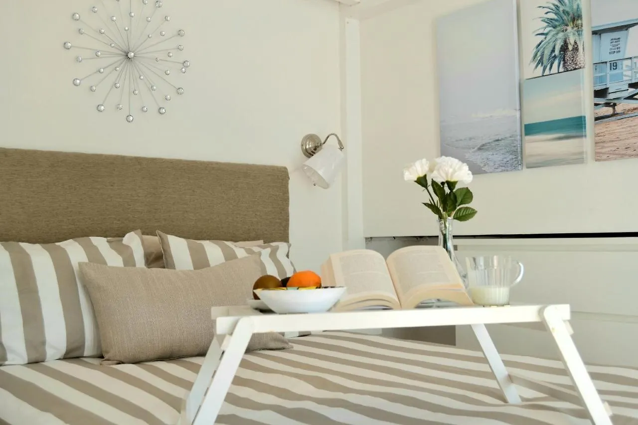 Atico En El Corazon De Santa Cruz/ Cozy Penthouse Apartment Spain